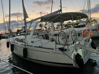 35' Beneteau 2018 Yacht For Sale